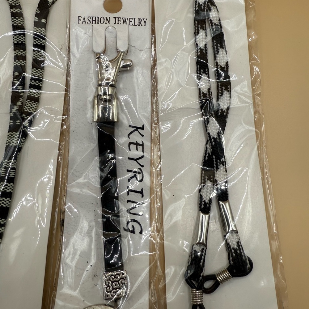 Black and White Eyeglasses Cord & Fashion Key Ring Lot of (3) - Picture 3 of 5